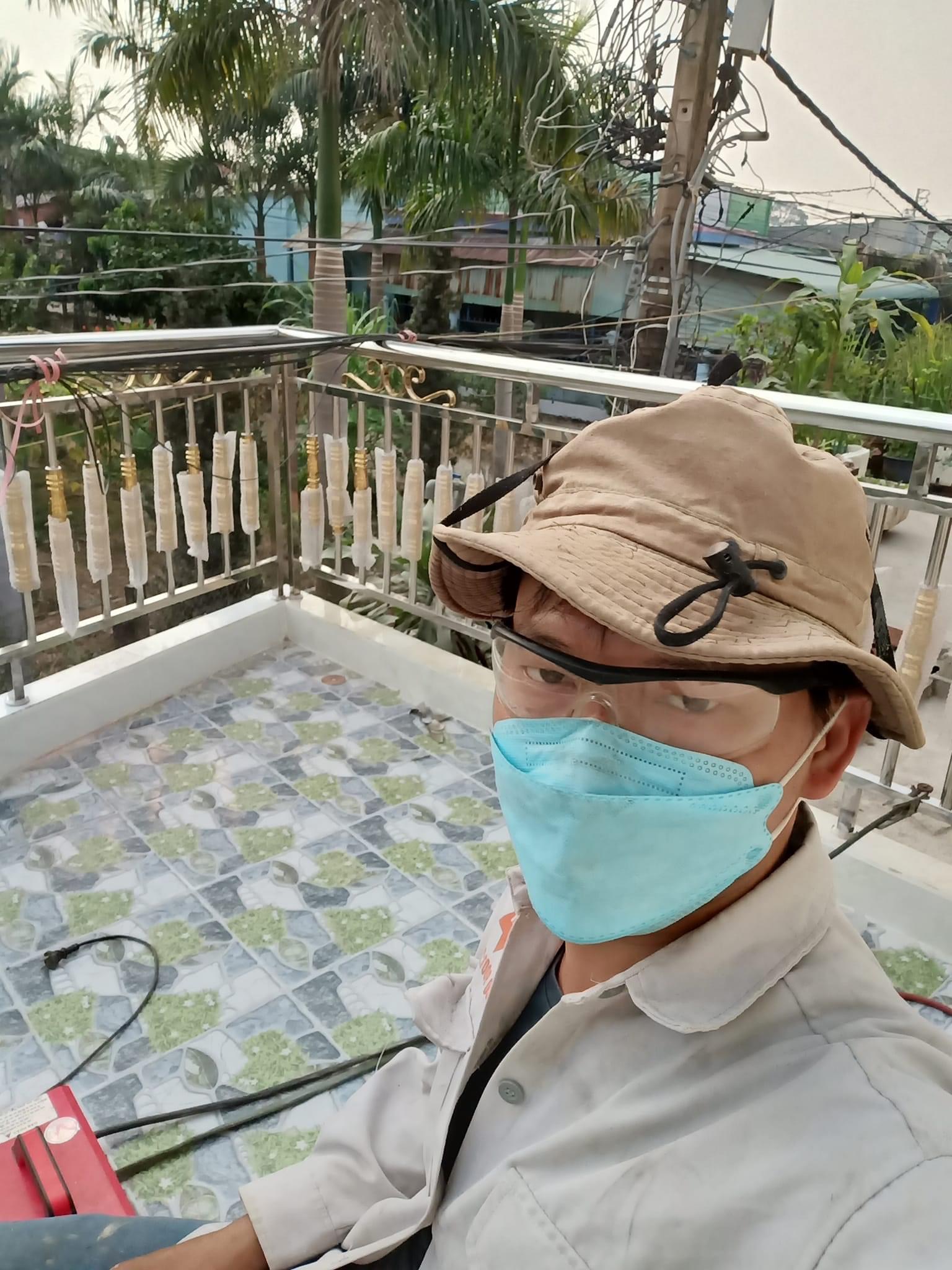 Mẫu Lan thang cầu thang